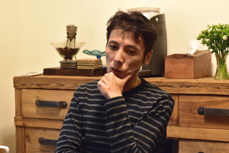 黃世鳴苦思三年,寫下動人的劇本(涂亞庭攝影) 黃世鳴苦思三年,寫下動人的劇本(涂亞庭攝影)