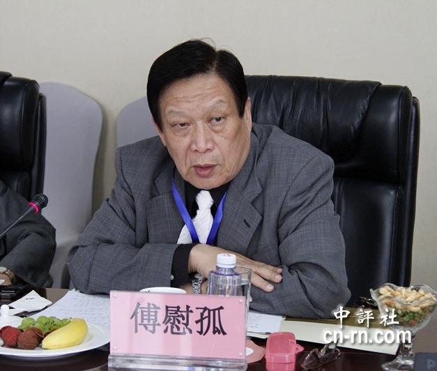 國防部次長傅慰孤將軍曾回答時任副總統的呂秀蓮,「當時我在台海上空開著戰鬥機保衛國家,讓後方的你們有個安全的環境可以抗爭。」(中評社) 國防部次長傅慰孤將軍曾回答時任副總統的呂秀蓮,「當時我在台海上空開著戰鬥機保衛國家,讓後方的你們有個安全的環境可以抗爭。」(中評社)