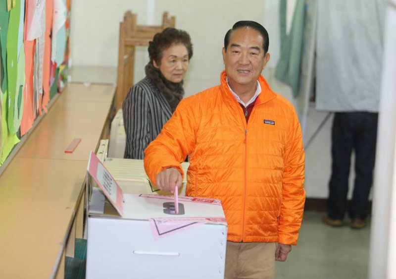 宋楚瑜投票2016年總統大選(陳明仁攝) 宋楚瑜投票2016年總統大選(陳明仁攝)