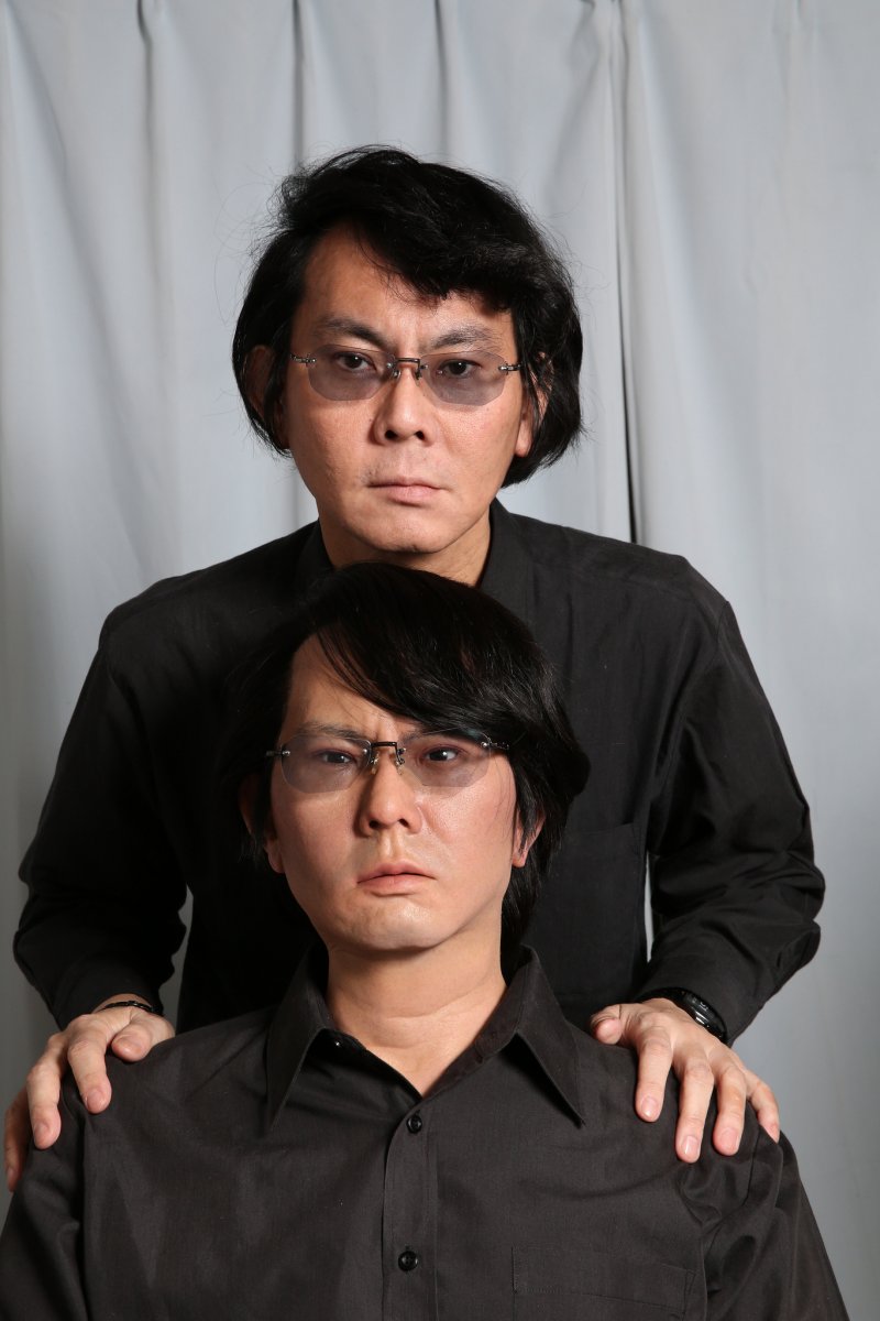 石黑浩與外表跟自己酷似的機器人「Geminoid HI」。 石黑浩與外表跟自己酷似的機器人「Geminoid HI」。