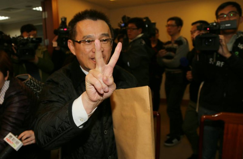 代理主席黃敏惠主持中常會,由行政院副秘書長徐中雄代表領表參選國民黨主席補選。(陳明仁攝) 代理主席黃敏惠主持中常會,由行政院副秘書長徐中雄代表領表參選國民黨主席補選。(陳明仁攝)