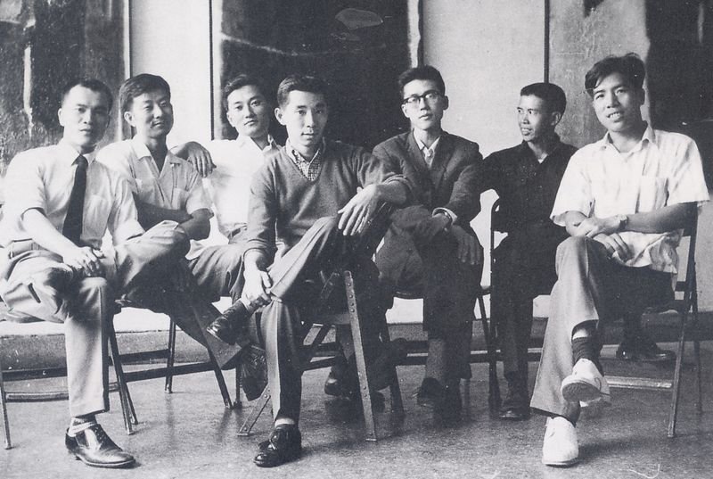 第六屆「五月畫會」(1961年) 左起:郭東榮/劉國松/莊#U5586/顧福生/韓湘寧/胡奇中/馮鍾睿 。(誠品畫廊提供) 第六屆「五月畫會」(1961年) 左起:郭東榮/劉國松/莊#U5586/顧福生/韓湘寧/胡奇中/馮鍾睿 。(誠品畫廊提供)