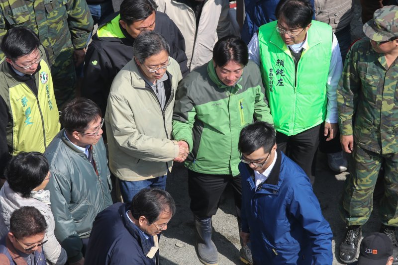 20160207-0206南台地震-搶救台南維冠金龍大樓災民.賴清德.張善政(陳明仁攝) 20160207-0206南台地震-搶救台南維冠金龍大樓災民.賴清德.張善政(陳明仁攝)