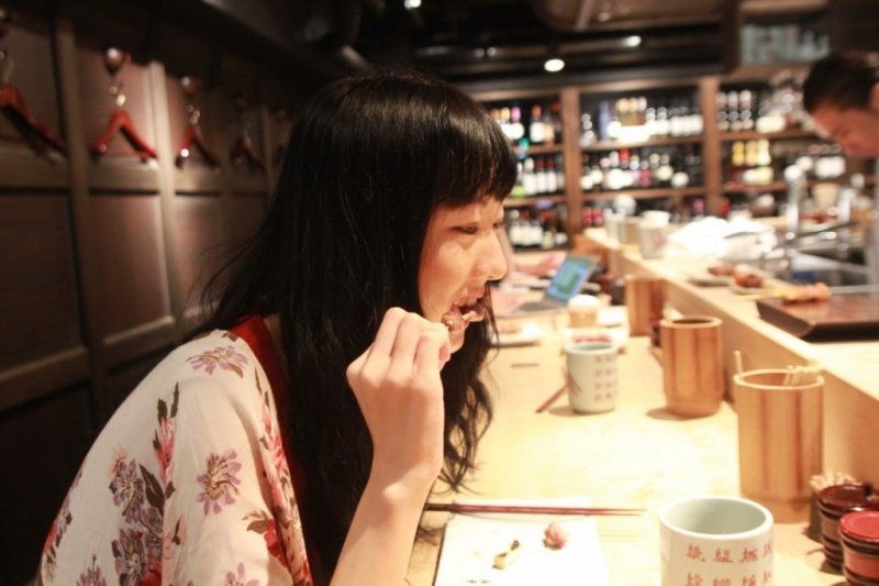 烤雞串最佳的進餐方法就是直接一串一串地吃。(圖/MATCHA) 烤雞串最佳的進餐方法就是直接一串一串地吃。(圖/MATCHA)
