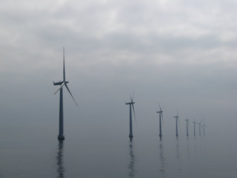 Offshore Wind Park in the Baltic Sea near Samsø, Denmark.離岸風力發電。風電，風機，再生能源。（m.prinke@flickr／CC BY-SA 2.0）