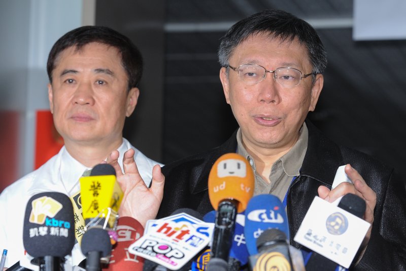 台北市長柯文哲29日於台北市長府回應內湖女童遇害事件時表示,嫌犯曾試圖突破校園安全防護網,但最終仍在校園外殺害兒童,未來將研擬建置社會安全防護網。(林俊耀攝) 台北市長柯文哲29日於台北市長府回應內湖女童遇害事件時表示,嫌犯曾試圖突破校園安全防護網,但最終仍在校園外殺害兒童,未來將研擬建置社會安全防護網。(林俊耀攝)