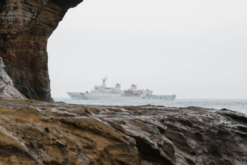 總統馬英九9日搭空軍S-70C直昇機飛往彭佳嶼，媒體記者搭乘海巡署「宜蘭艦」前往。（顏麟宇攝）