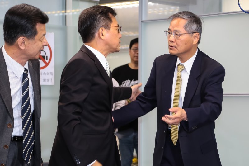 準行政院長林全召開「內閣人事公布記者會」,公布台大經濟系教授陳添枝為國發會主委。(顏麟宇攝) 準行政院長林全召開「內閣人事公布記者會」,公布台大經濟系教授陳添枝為國發會主委。(顏麟宇攝)