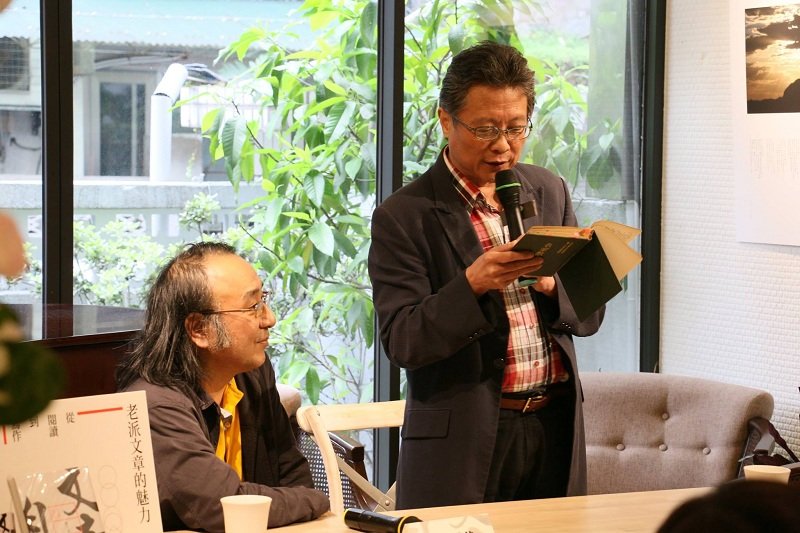 唐諾、張大春對談「老派文章的魅力」。(取自新經典臉書粉絲頁) 唐諾、張大春對談「老派文章的魅力」。(取自新經典臉書粉絲頁)