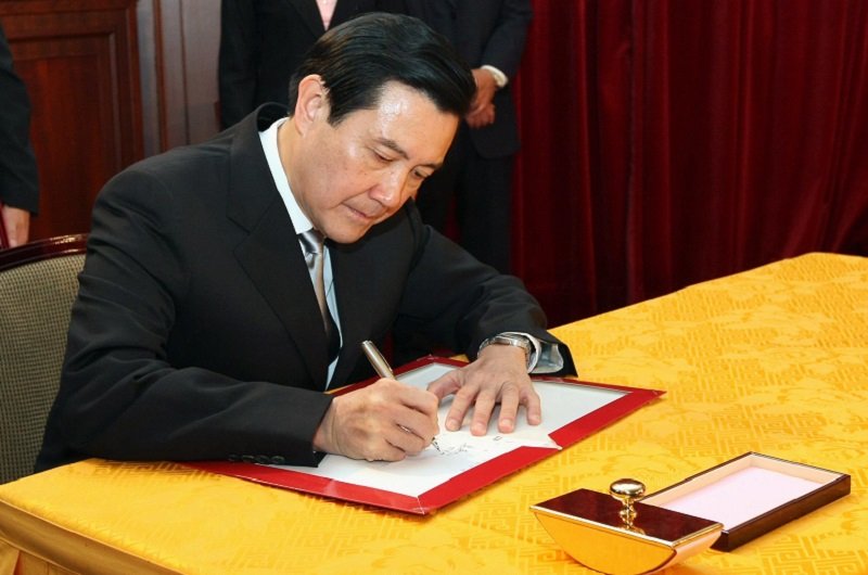 2008年5月20日,馬英九總統簽下發布行政院長劉兆玄組閣的人事令。(總統府網站) 2008年5月20日,馬英九總統簽下發布行政院長劉兆玄組閣的人事令。(總統府網站)