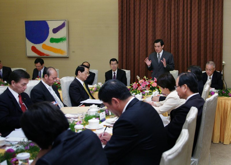 馬政府為美牛政策備受壓力,馬英九出面在總統府召集兩院協調會議,確定「牛豬分離」立場,沒想到八年後,美豬又要強力扣關了。(總統府網站) 馬政府為美牛政策備受壓力,馬英九出面在總統府召集兩院協調會議,確定「牛豬分離」立場,沒想到八年後,美豬又要強力扣關了。(總統府網站)
