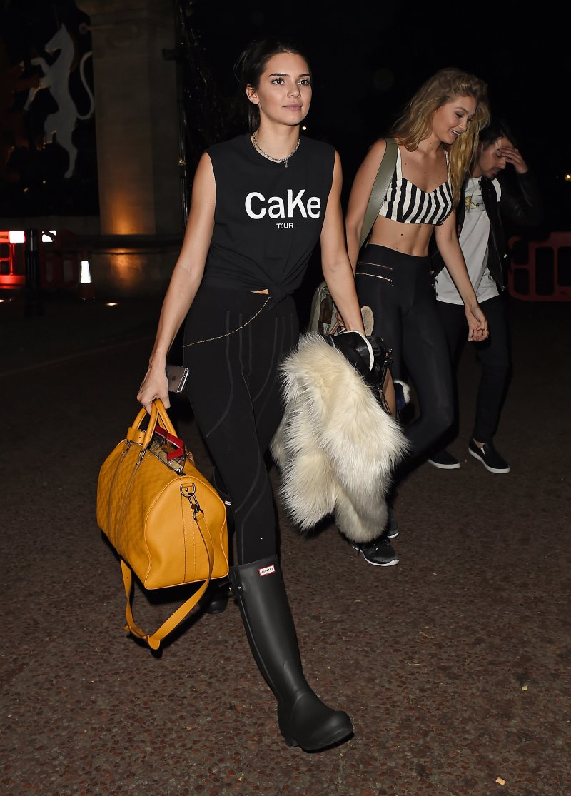超模Kendall Jenner參加Glstonbury以Hunter Boots為造型首選。 超模Kendall Jenner參加Glstonbury以Hunter Boots為造型首選。