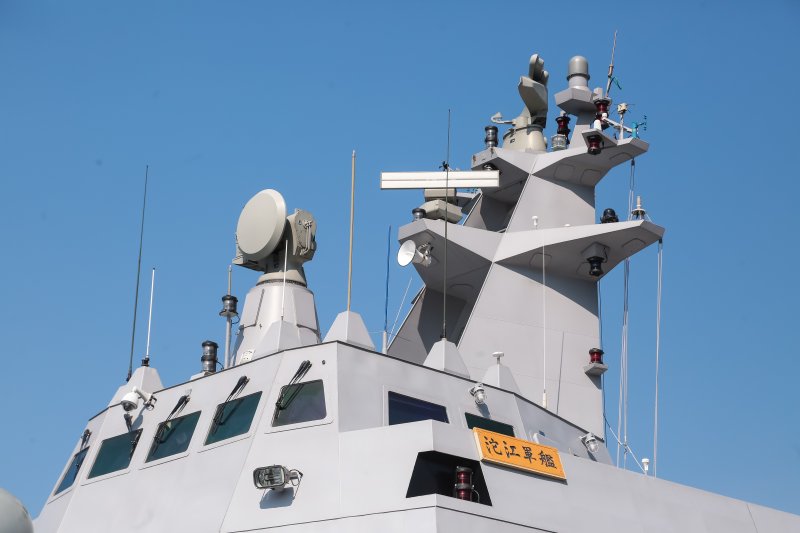 「沱江艦」是首艘國人自製雙船體設計的匿蹤飛彈巡邏艦。(顏麟宇攝) 「沱江艦」是首艘國人自製雙船體設計的匿蹤飛彈巡邏艦。(顏麟宇攝)