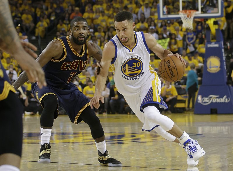 勇士隊Curry、騎士隊Ivring。(美聯社) 勇士隊Curry、騎士隊Ivring。(美聯社)