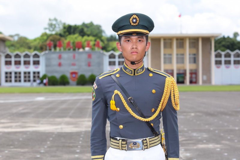 陸軍官校16日舉辦92週年校慶,現任實習旅長黃世勇擔任閱兵部隊學生指揮官。(顏麟宇攝) 陸軍官校16日舉辦92週年校慶,現任實習旅長黃世勇擔任閱兵部隊學生指揮官。(顏麟宇攝)