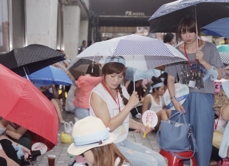 20160624-SMG0045-032-華航罷工-現場下起大雨。（曾原信攝）.jpg