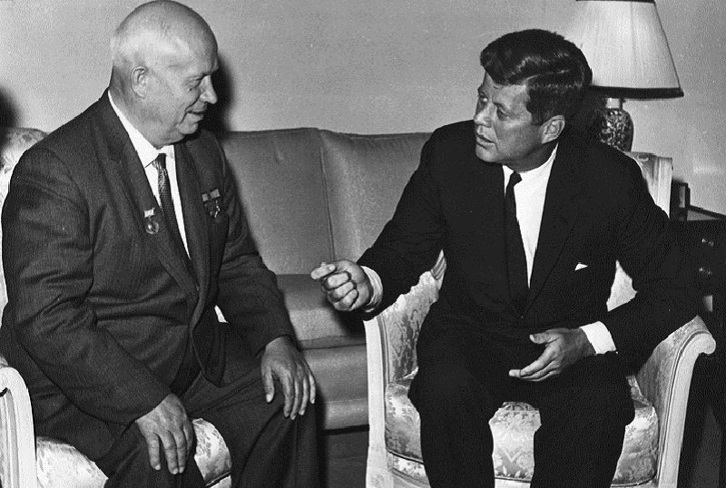 1961年甘迺迪會晤郝魯雪夫。 1961年甘迺迪會晤郝魯雪夫。