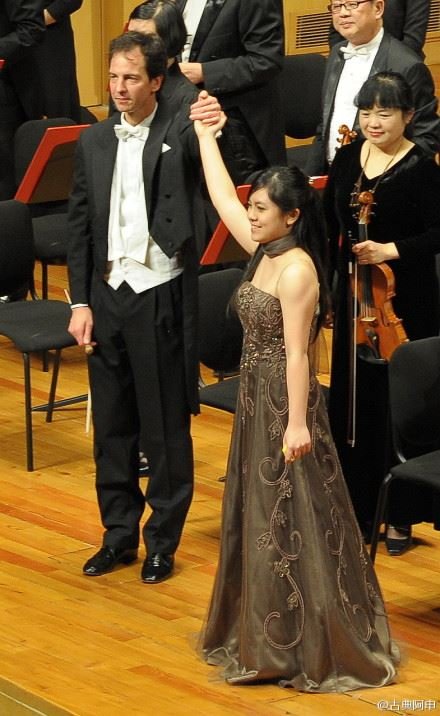 楊照的女兒李其叡從小便開始學音樂，經歷許多不同考試，因此對學校裡制式的考試更感到不合理。（取自楊照臉書）