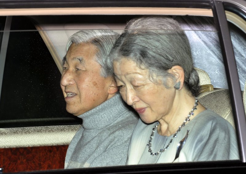 日本明仁天皇與皇后美智子(美聯社) 日本明仁天皇與皇后美智子(美聯社)