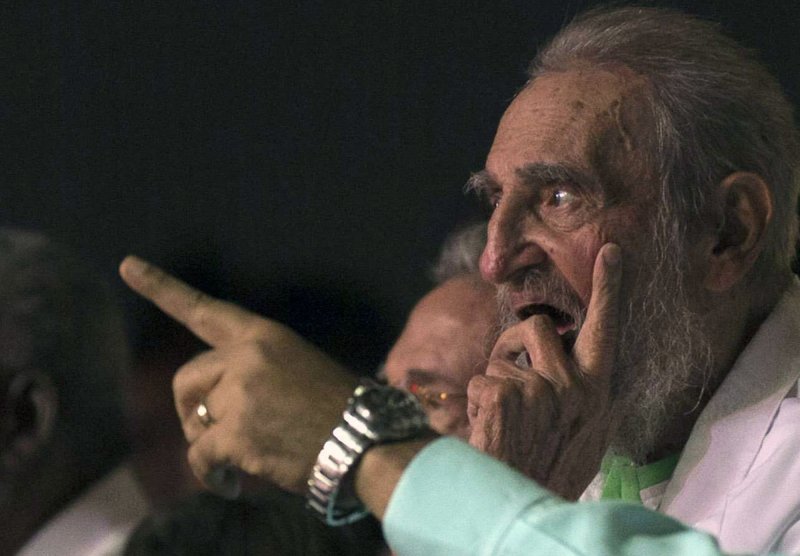 古巴革命領導人卡斯楚8月13日歡度90歲大壽,親自出席慶祝活動(AP) 古巴革命領導人卡斯楚8月13日歡度90歲大壽,親自出席慶祝活動(AP)