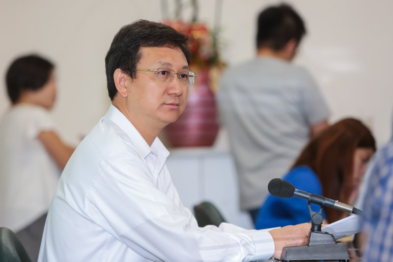 行政院發言人童振源16日於行政院接受媒體聯訪。(顏麟宇攝) 行政院發言人童振源16日於行政院接受媒體聯訪。(顏麟宇攝)