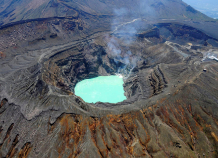 熊本活火山：阿蘇山。