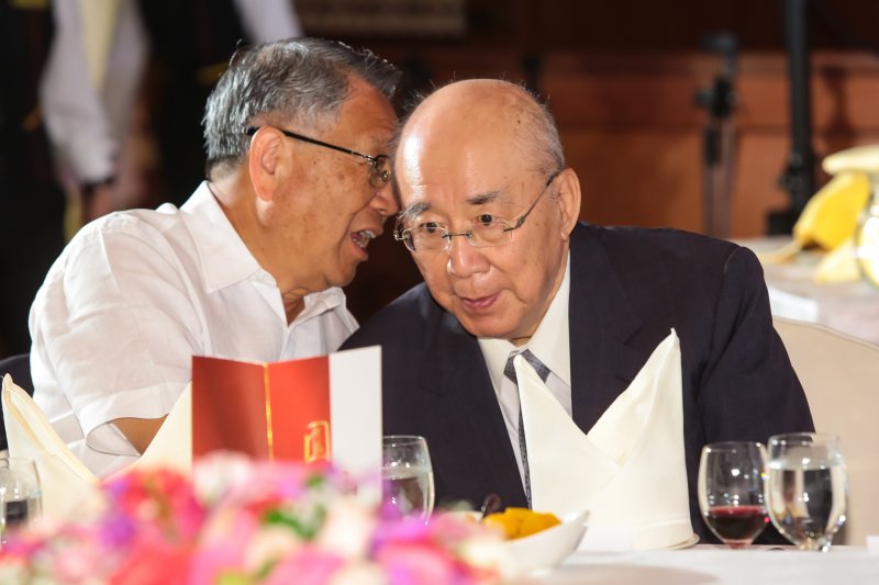 20160831-國民黨前黨主席吳伯雄31日出席「工商建設研究會14、15屆理事長交接典禮暨聯誼晚會」。(顏麟宇攝) 20160831-國民黨前黨主席吳伯雄31日出席「工商建設研究會14、15屆理事長交接典禮暨聯誼晚會」。(顏麟宇攝)