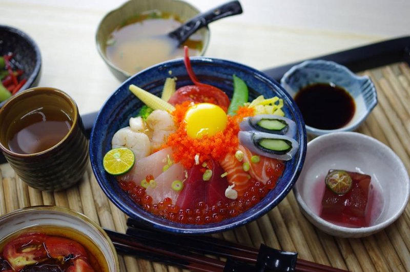 從東港進貨的新鮮海產,好丼飯不吃嗎?(圖/海人刺身丼飯專賣店@facebook) 從東港進貨的新鮮海產,好丼飯不吃嗎?(圖/海人刺身丼飯專賣店@facebook)