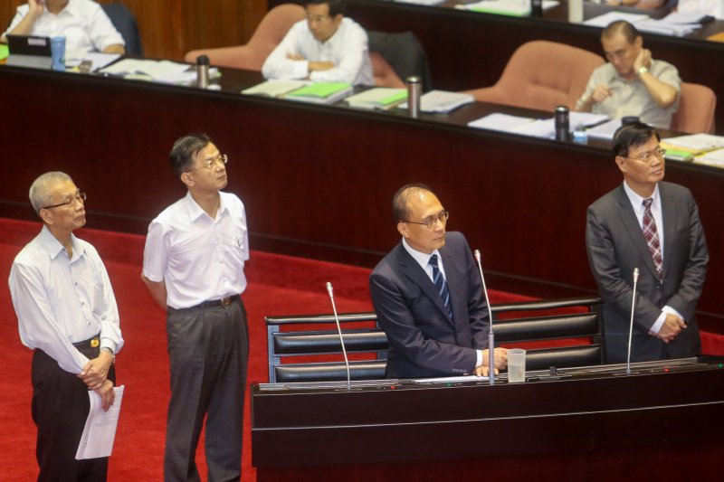 20160913-立法院新會期開議.行政院長林全施政報告總質詢.不當黨產議題.兆豐金.(左起)財政部長許虞哲.法務部長邱太三.林全.金管會主委丁克華.(陳明仁攝) 20160913-立法院新會期開議.行政院長林全施政報告總質詢.不當黨產議題.兆豐金.(左起)財政部長許虞哲.法務部長邱太三.林全.金管會主委丁克華.(陳明仁攝)