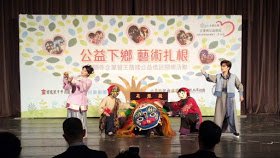 獅鬼與獅嬛 (照片由大龍峒金獅團提供) 獅鬼與獅嬛 (照片由大龍峒金獅團提供)
