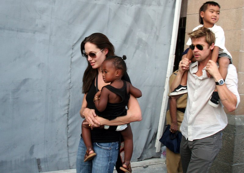 安潔莉娜裘莉(Angelina Jolie)與布萊德彼特(Brad Pitt)(AP) 安潔莉娜裘莉(Angelina Jolie)與布萊德彼特(Brad Pitt)(AP)