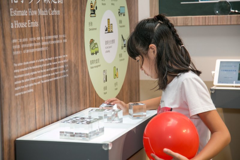 在展場中更設置學習角,讓孩子們可以以輕鬆互動的方式學習節能知識的區域。(圖/台達電子提供) 在展場中更設置學習角,讓孩子們可以以輕鬆互動的方式學習節能知識的區域。(圖/台達電子提供)