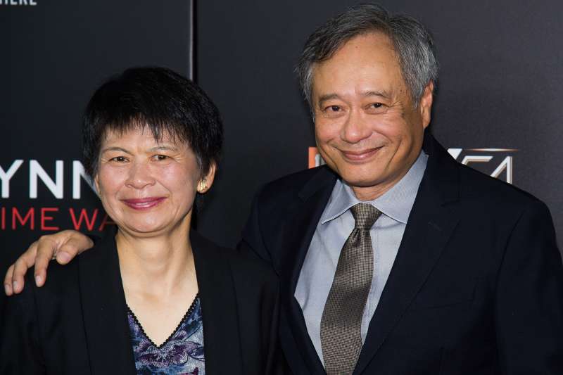 《比利.林恩的中場戰事》(Billy Lynn's Long Halftime Walk)全球首映,李安與妻子林惠嘉(AP) 《比利.林恩的中場戰事》(Billy Lynn's Long Halftime Walk)全球首映,李安與妻子林惠嘉(AP)