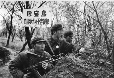 珍寶島事件是指中華人民共和國和蘇聯因珍寶島的歸屬問題於1969年3月間在島上發生的武裝衝突, 事件致使中蘇關係進一步惡化直至正式破裂。(取自網路) 珍寶島事件是指中華人民共和國和蘇聯因珍寶島的歸屬問題於1969年3月間在島上發生的武裝衝突, 事件致使中蘇關係進一步惡化直至正式破裂。(取自網路)