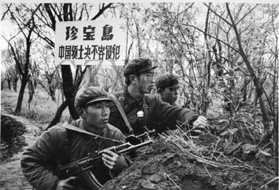 珍寶島事件是指中華人民共和國和蘇聯因珍寶島的歸屬問題於1969年3月間在島上發生的武裝衝突， 事件致使中蘇關係進一步惡化直至正式破裂。（取自網路）