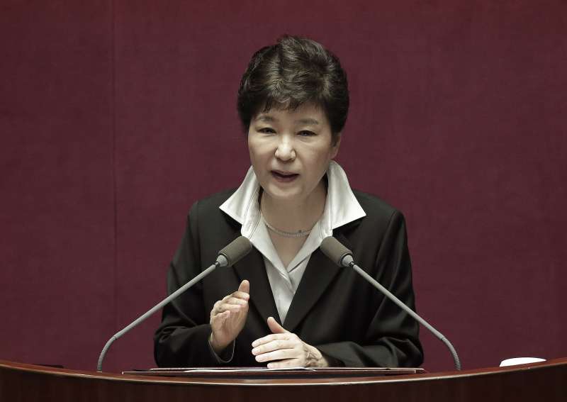 南韓總統朴槿惠24日在國會發表演講,提出修憲計劃(AP) 南韓總統朴槿惠24日在國會發表演講,提出修憲計劃(AP)