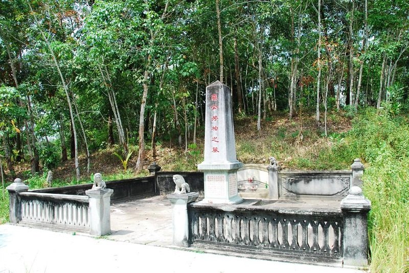 羅芳伯墓。(來源:背包客棧) 羅芳伯墓。(來源:背包客棧)