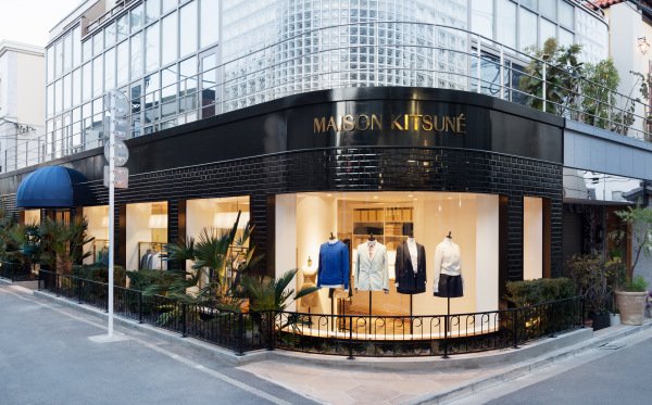 與咖啡店Café Kitsune同品牌的服飾店Maison Kitsune。(圖/Klook提供) 與咖啡店Café Kitsune同品牌的服飾店Maison Kitsune。(圖/Klook提供)