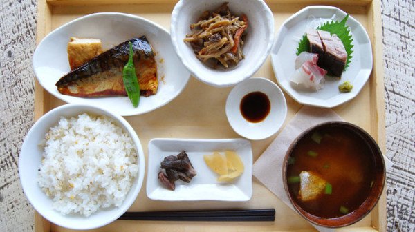 A to Z Café提供的日式套餐。(圖/Klook提供) A to Z Café提供的日式套餐。(圖/Klook提供)