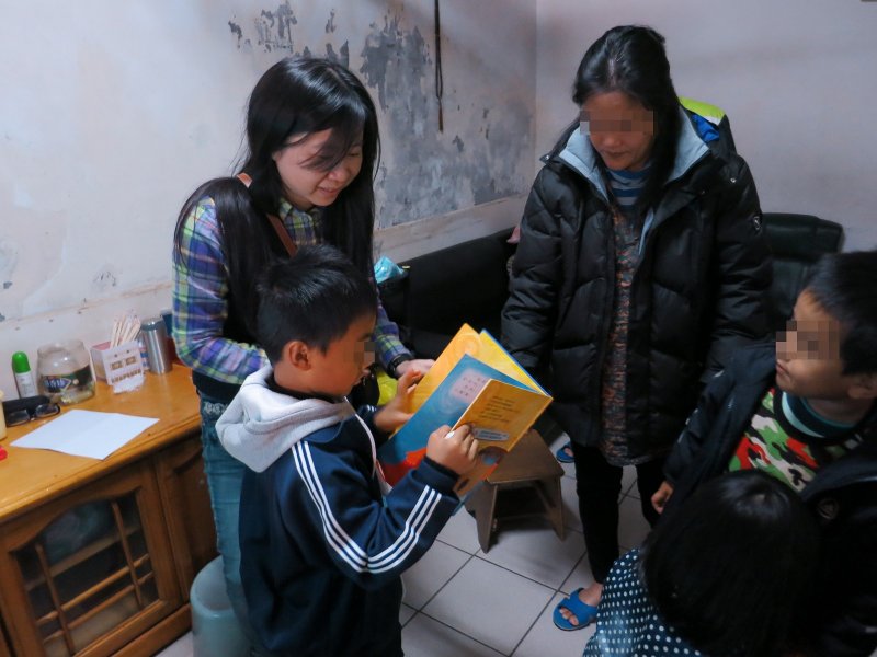 倘若長期仰賴補助,那弱勢更可能成為代代間延續的魔咒,難以翻轉。(圖/擷取自安德烈食物銀行) 倘若長期仰賴補助,那弱勢更可能成為代代間延續的魔咒,難以翻轉。(圖/擷取自安德烈食物銀行)