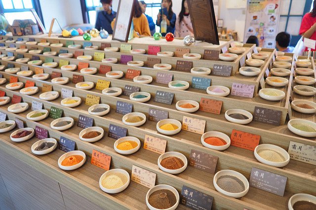 多用途的彩鹽。(圖/othree@flickr,KKDAY提供) 多用途的彩鹽。(圖/othree@flickr,KKDAY提供)