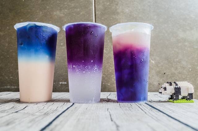 超夢幻杯飲!喝之前先拍照打卡。(圖/台灣雷夢@facebook,Klook提供) 超夢幻杯飲!喝之前先拍照打卡。(圖/台灣雷夢@facebook,Klook提供)