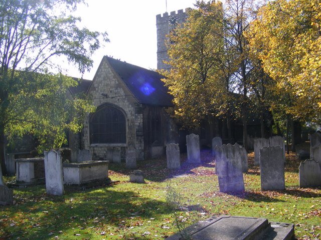 敦東郊巴京(Barking)的聖瑪格莉特教堂(St. Margaret's Church)鄰近波特公寓。沃蓋特、科法利和衛華斯的屍體都在該教堂的墓園被發現。(Adrian Cable@Wikipedia / CC BY 2.0) 敦東郊巴京(Barking)的聖瑪格莉特教堂(St. Margaret's Church)鄰近波特公寓。沃蓋特、科法利和衛華斯的屍體都在該教堂的墓園被發現。(Adrian Cable@Wikipedia / CC BY 2.0)