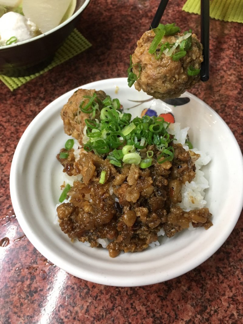 （圖/招 牌 ： 肉 燥 丸 仔 飯，Klook提供）