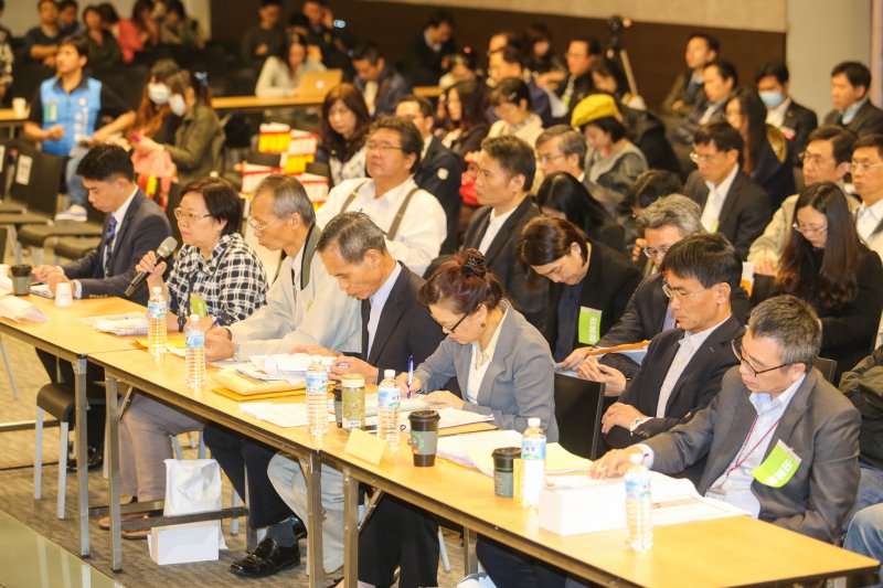 20161225-日本輻射食品開放與否公聽會.場內場外抗議紛爭不斷.官員:行政院食品安全辦公室主任許輔.衛福部次長何啟功農委會副主委陳吉仲...經濟部次長王美花.等出席對話(陳明仁攝) 20161225-日本輻射食品開放與否公聽會.場內場外抗議紛爭不斷.官員:行政院食品安全辦公室主任許輔.衛福部次長何啟功農委會副主委陳吉仲...經濟部次長王美花.等出席對話(陳明仁攝)