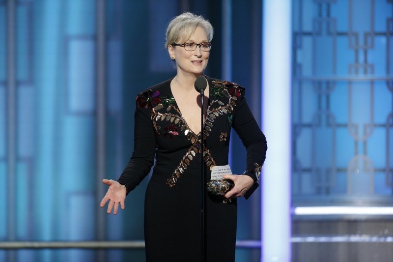 美國女演員梅莉史翠普(Meryl Streep)8日在第74屆金球獎典禮上獲頒終身成就獎(AP) 美國女演員梅莉史翠普(Meryl Streep)8日在第74屆金球獎典禮上獲頒終身成就獎(AP)