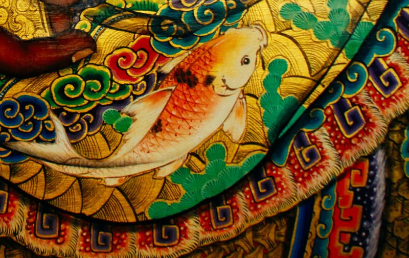 一間廟宇彩繪師傅的功力,看門神就知道。因為門神彩繪相當複雜,神明身上整間廟宇的彩繪都有,有圖騰、鳳、龍、魚、松、花鳥、神像……,可以說是集大成。 一間廟宇彩繪師傅的功力,看門神就知道。因為門神彩繪相當複雜,神明身上整間廟宇的彩繪都有,有圖騰、鳳、龍、魚、松、花鳥、神像……,可以說是集大成。