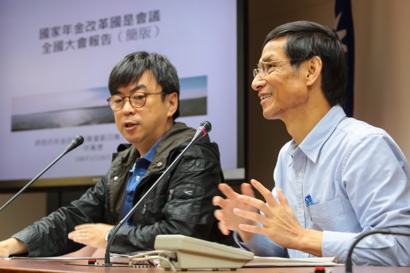 20170120-行政院政務委員林萬億20日至立院與民進黨團年金改革小組委員見面。(顏麟宇攝) 20170120-行政院政務委員林萬億20日至立院與民進黨團年金改革小組委員見面。(顏麟宇攝)