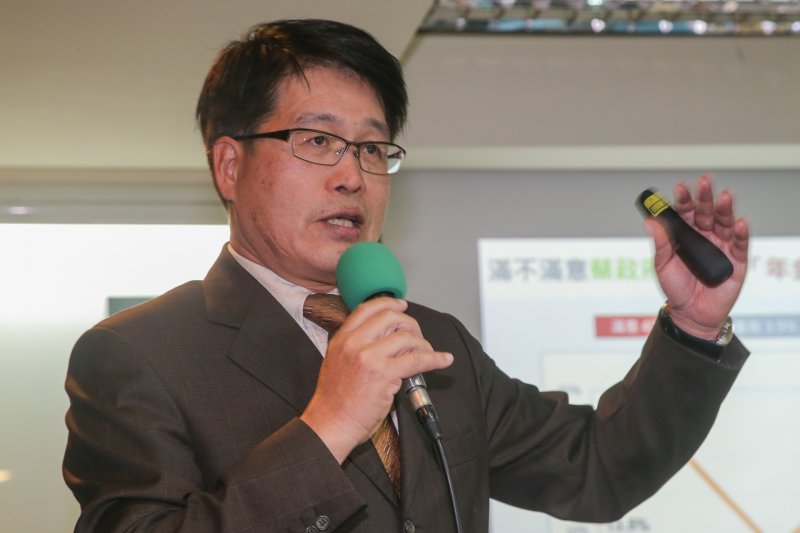 20170124-台灣民意基金會「蔡政府年金改革與經濟表現」全國性民調發表會.基金會董事長游盈隆教授.(陳明仁攝) 20170124-台灣民意基金會「蔡政府年金改革與經濟表現」全國性民調發表會.基金會董事長游盈隆教授.(陳明仁攝)
