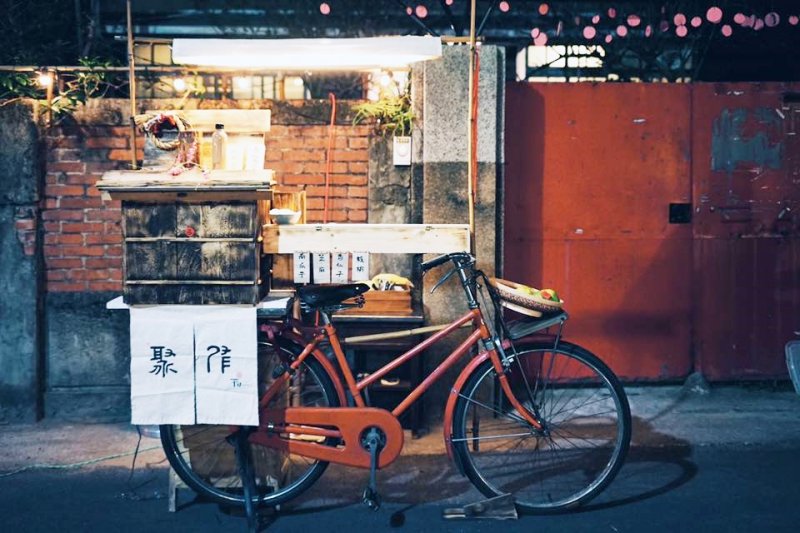 讓大家在看表演之餘,還可以順便走走看看、填飽肚子。(圖/321巷藝術聚落@facebook) 讓大家在看表演之餘,還可以順便走走看看、填飽肚子。(圖/321巷藝術聚落@facebook)